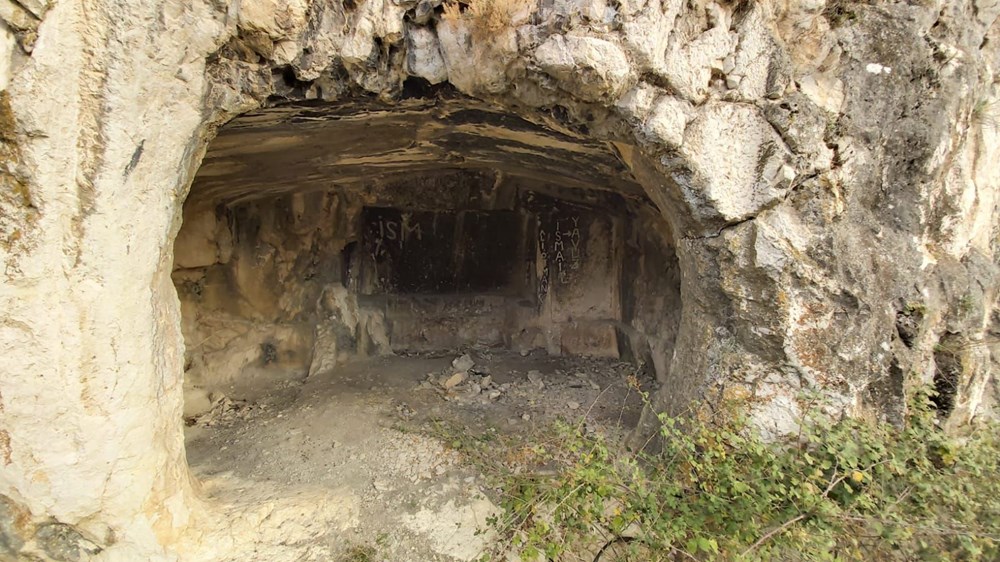 Roma dönemine ait oda mezar definecilerin hedefi oldu