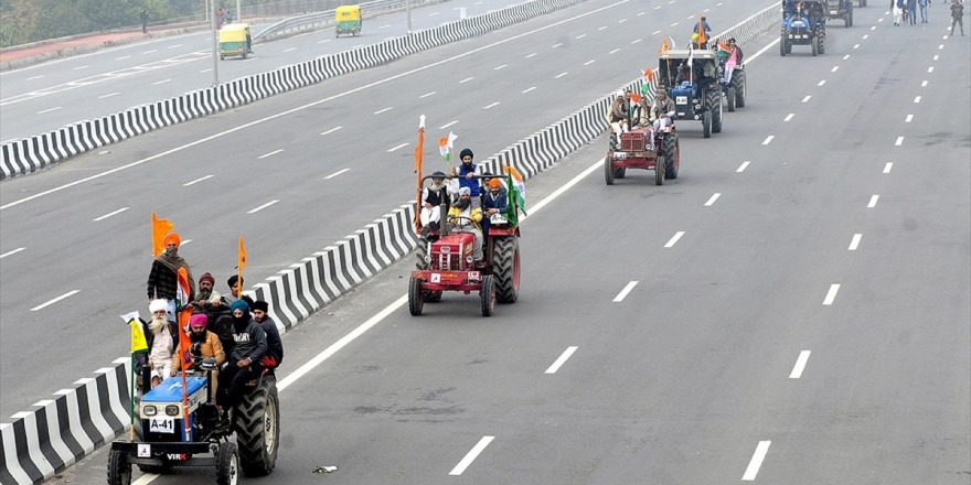 Hindistan'da Protestocu Çiftçiler Yüksek Mahkeme'nin Önerdiği Danışma Kuruluna Katılmak İstemiyor