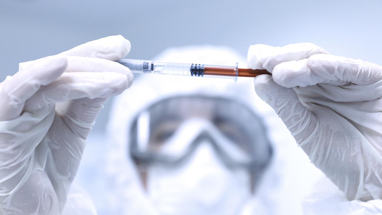 Koronavirüs aşısı olanlar yan etkilerle karşılaştığında ne yapmalı? Bakanlık tek tek sıraladı