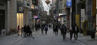 Yunanistan'da Kovid-19 kısıtlamaları gevşetiliyor