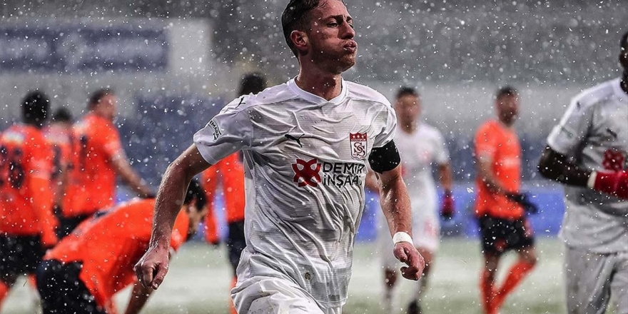 Sivassporlu Hakan Arslan Rakip Fileleri Boş Geçmiyor