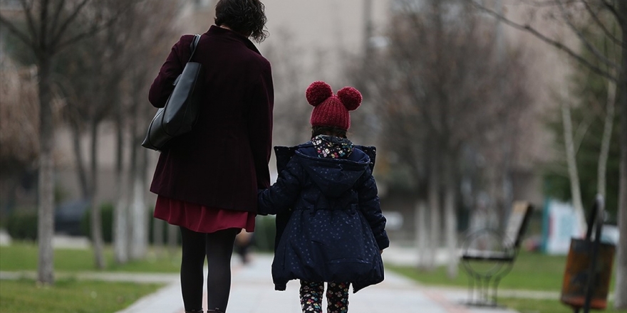 Uzmanından Aşırı Kaygılı Ailelere Uyarı: Çocuklarınızı Belirlenen Saatlerde Dışarı Çıkarın