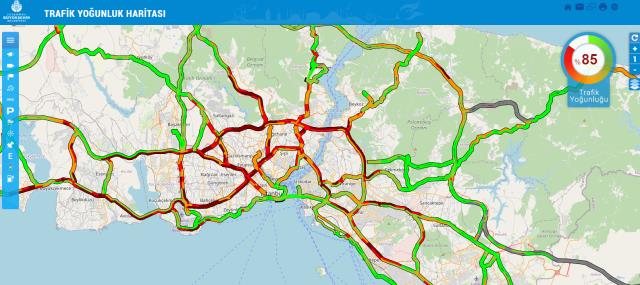 İstanbul'da yeniden başlayan kar ve buzlanma nedeniyle trafik felç!