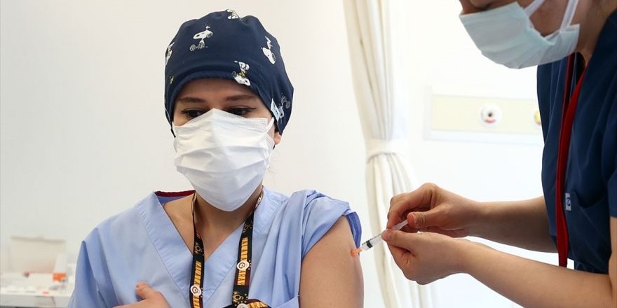 Türkiye'de Kovid-19'a Karşı Aşılama Hızla Devam Ediyor