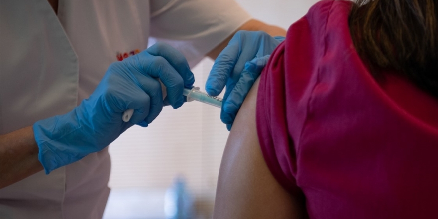 Malezya'da 2022'ye Kadar Yaklaşık 27 Milyon Kişi Aşılanacak