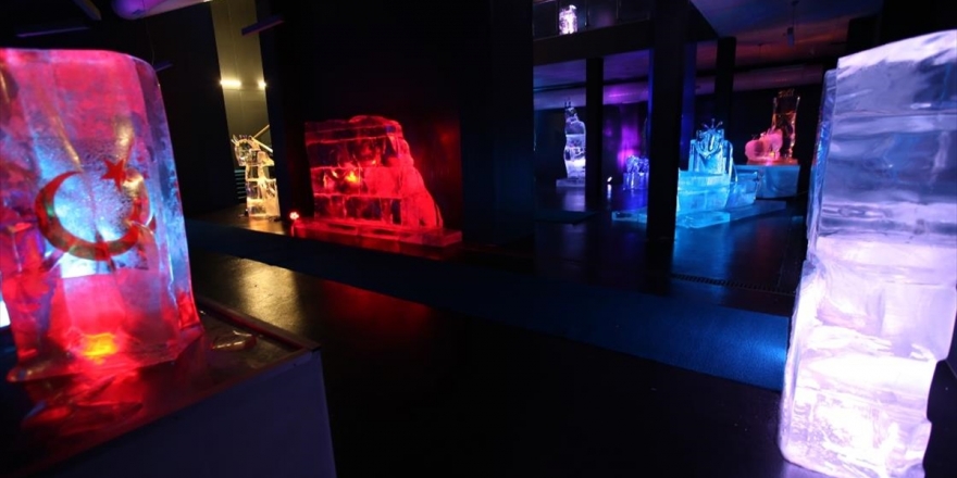 'Türkiye'nin Tek Buz Müzesi' Ziyaretçilerini Adeta Kutuplarda Gezintiye Çıkarıyor