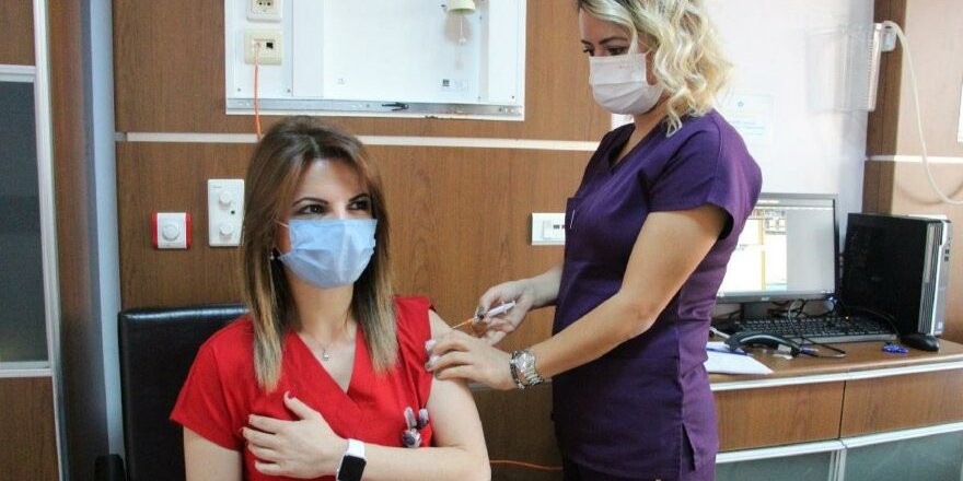 Koronavirüs aşısı olanlara alkol ve sigara uyarısı