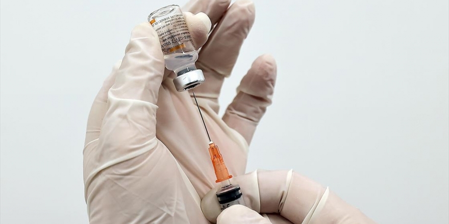 85 Yaş Üzerindekiler İle Eczane Çalışanları Kovid-19'a Karşı Aşılanmaya Başlandı