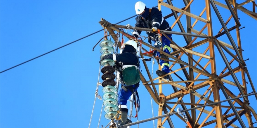 'Enerji Timleri' Kesintisiz Enerji İçin Zorlu Şartlarda Mücadele Ediyor