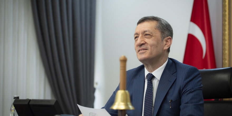 Milli Eğitim Bakanı Selçuk, Yarıyıl Tatili Zilini Çaldı: 15 Şubat'tan İtibaren Sizleri Okullarımızda Görmek İstiyoruz