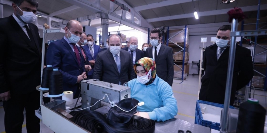 Bakan Varank 'Türkiye'nin Tek Yerli Ve Milli Emniyet Kemeri Üreticisi'ni Ziyaret Etti