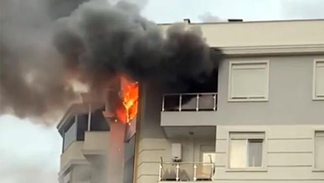 Kiracı 'Allah belanızı versin' yazılı not bırakıp evini yaktı