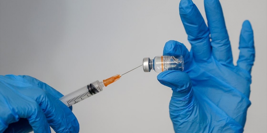 Kanser Hastalarının Coronavac Aşısını Güvenle Yaptırabileceği Belirtildi