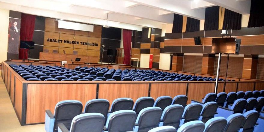 Emsal Karar: Görevden ihraç edilmek emekliliğe engel değil