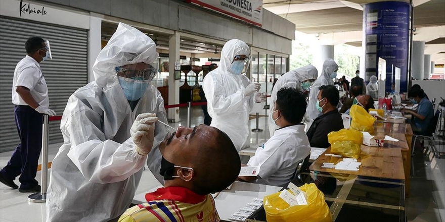 Endonezya'da Kovid-19 Vaka Sayısı 1 Milyonu Geçti