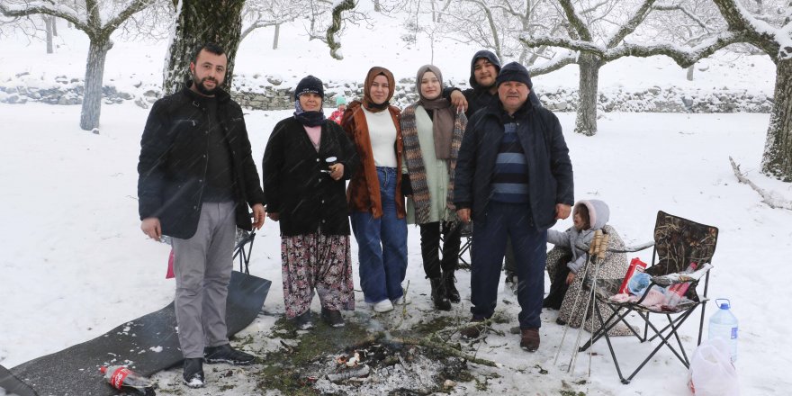 Büyükşehir Çalıştı, Vatandaşlar Yaylada Kar Keyfi Yaşadı