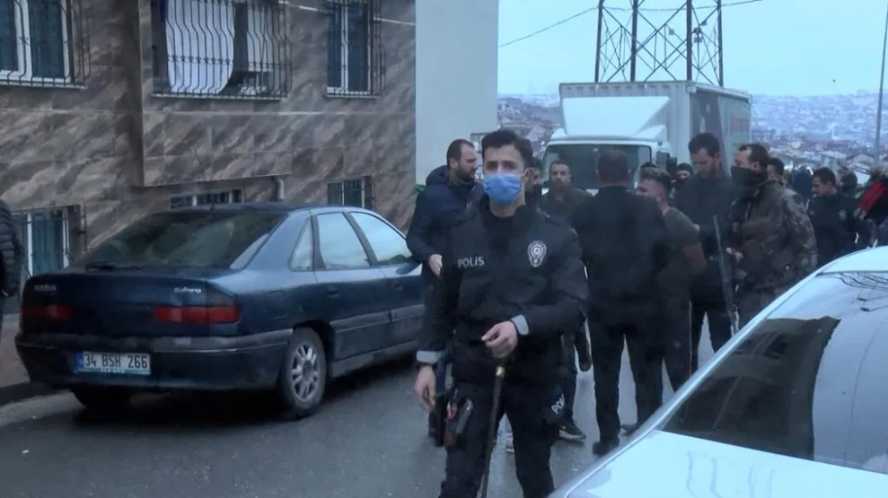 Esenyurt’ta silahlı-kılıçlı saldırı: 2 yaralı