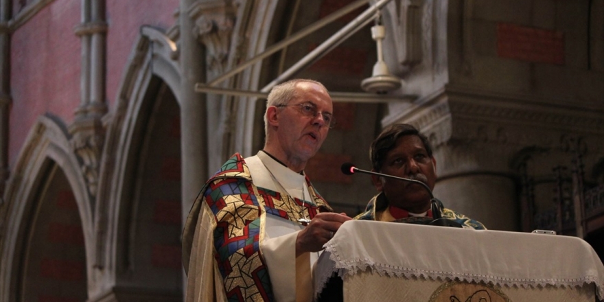 İngiliz Kilisesi, Kovid-19 Aşısını Kontrol Etmeye Çalışan Ab'yi Hristiyan Değerlere Karşı Gelmekle Suçladı