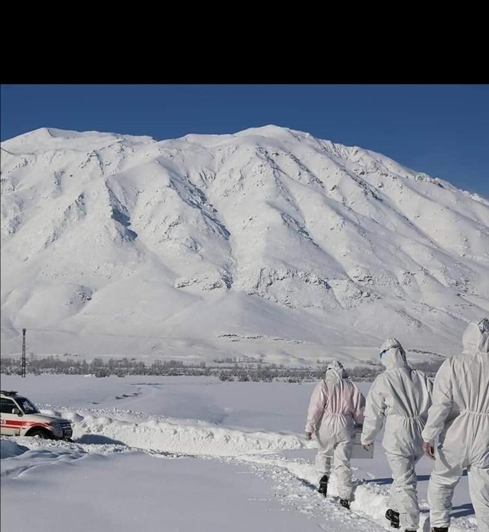 Ağrı'da filyasyon ekipleri karlı yolları aşıp, aşı yapıyorlar