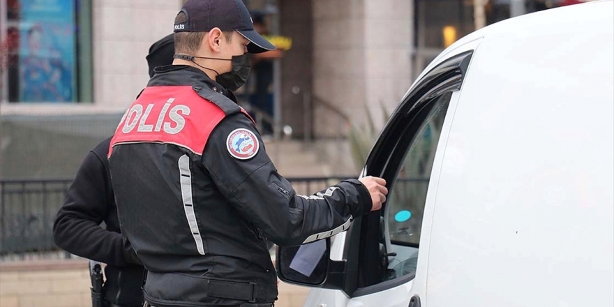 Ülke Genelindeki 'Aranan Şahıslar Ve Göçmen Kaçakçılığı Uygulaması'nda Çeşitli Suçlardan Aranan 2 Bin 475 Kişi Yakalandı