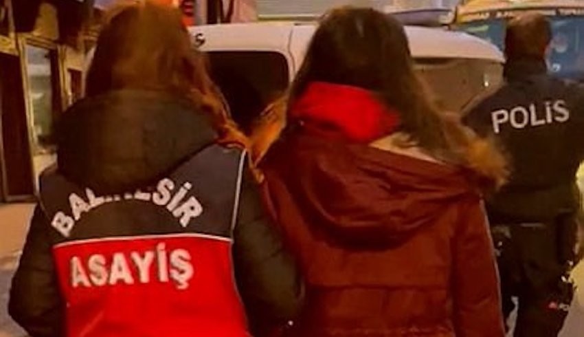 Jigolo adaylarını böyle kandırmışlar!