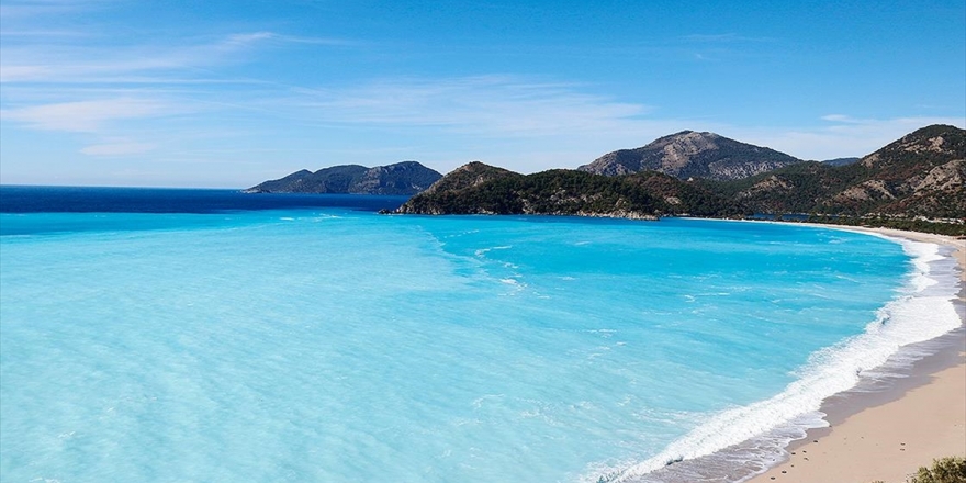 Fethiye'de Rengi Turkuaza Dönen Deniz Görenleri Şaşırttı