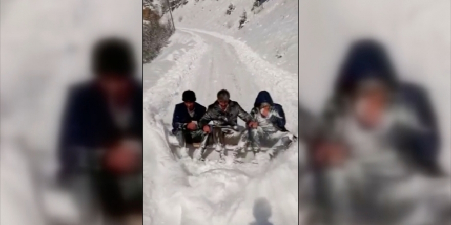 Gümüşhane'de Köylüler Yaptıkları Aparatla Köy Yolunu Açtı