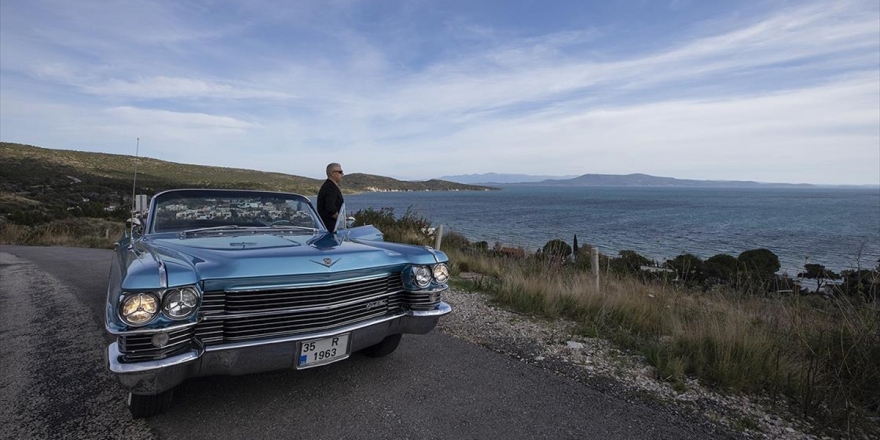 Barış Manço Hayranlığını, Manço'nun Klasik Otomobilinde Yaşatıyor