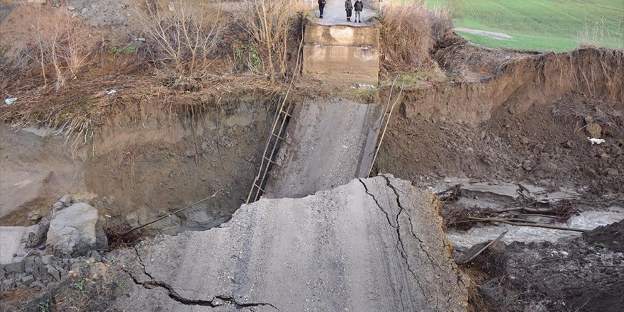 Tekirdağ'da Şiddetli Yağış Nedeniyle Köprü Yıkıldı