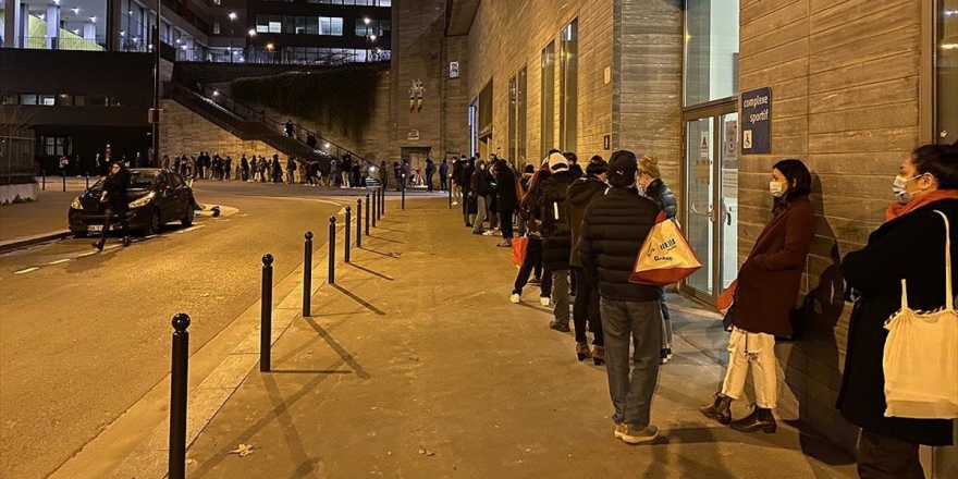 Fransa'da Üniversite Öğrencilerinin Yeni Mesaisi: Gıda Yardımı Kuyruğu
