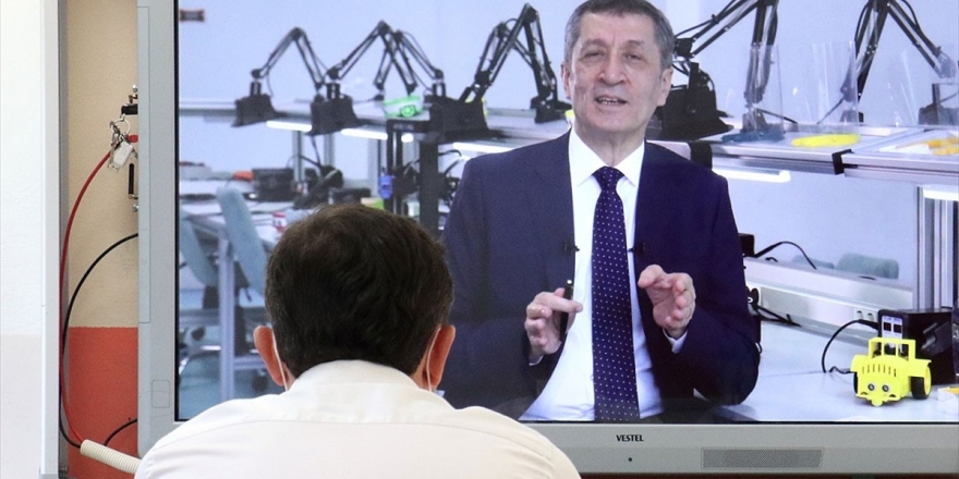 Meb Öğretmenlerin Mesleki Gelişim Programını Çevrim İçi Düzenleyecek