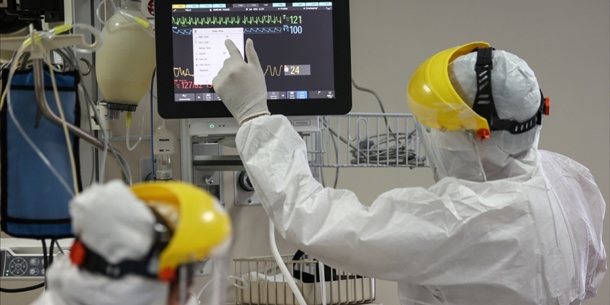 Türkiye'de 7 Bin 795 Kişinin Kovid-19 Testi Pozitif Çıktı, 120 Kişi Hayatını Kaybetti