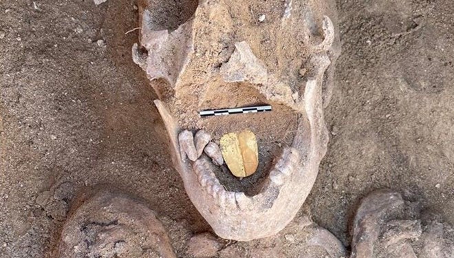 Mısır'da Taposiris Magna Antik Kenti'nde 2 bin yıllık altın dilli bir mumya keşfi