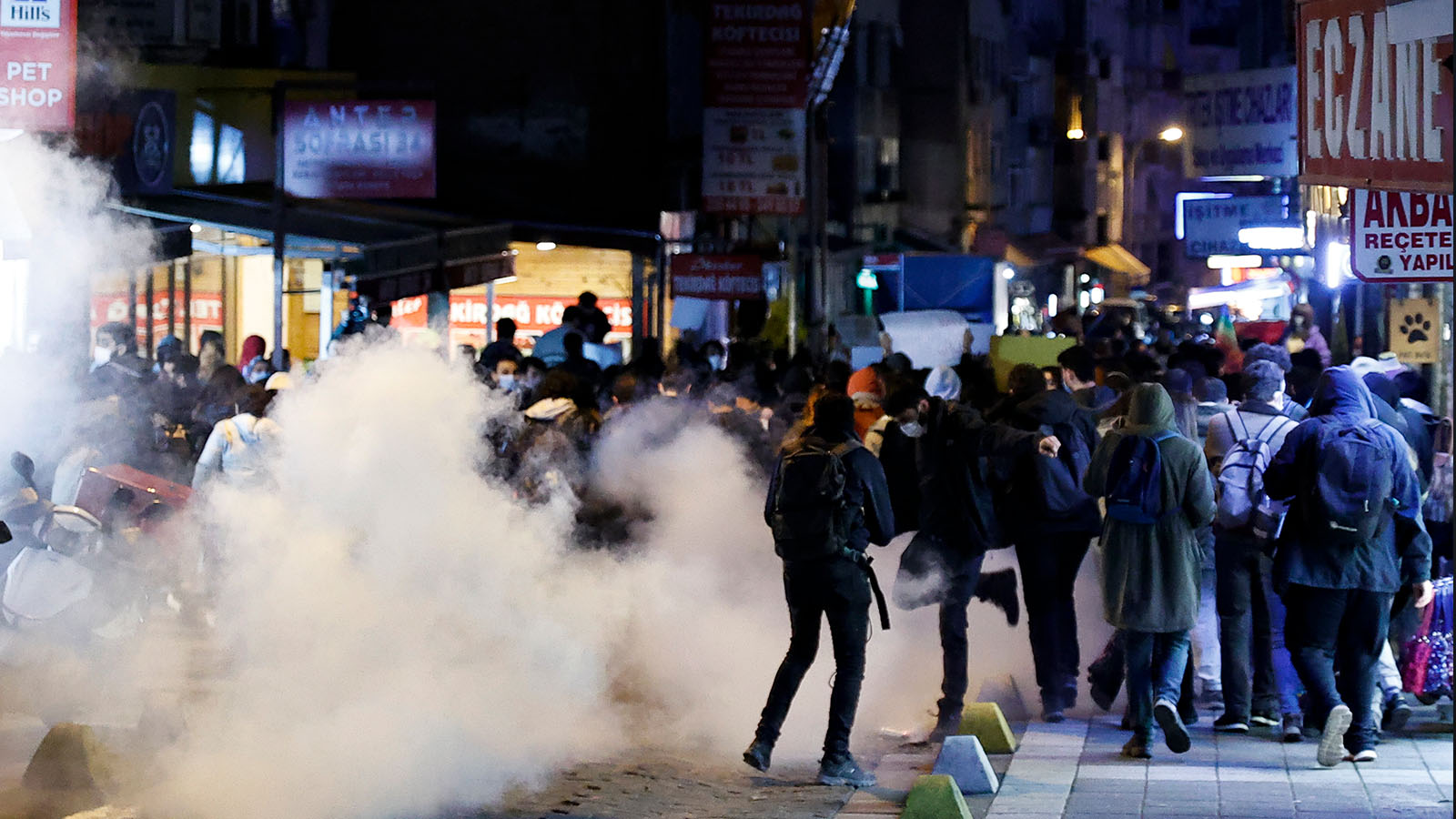 Kadıköy'deki protestolarda gözaltına alınanlardan 65'i serbest bırakıldı