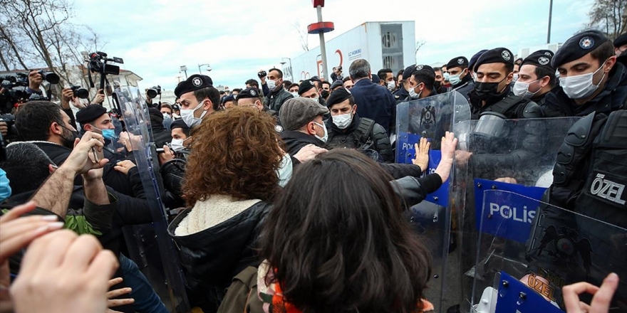 İstanbul'daki Gösterilerde Gözaltına Alınan 105 Şüpheliden 76'si Serbest Bırakıldı, 29'unun İşlemleri Sürüyor