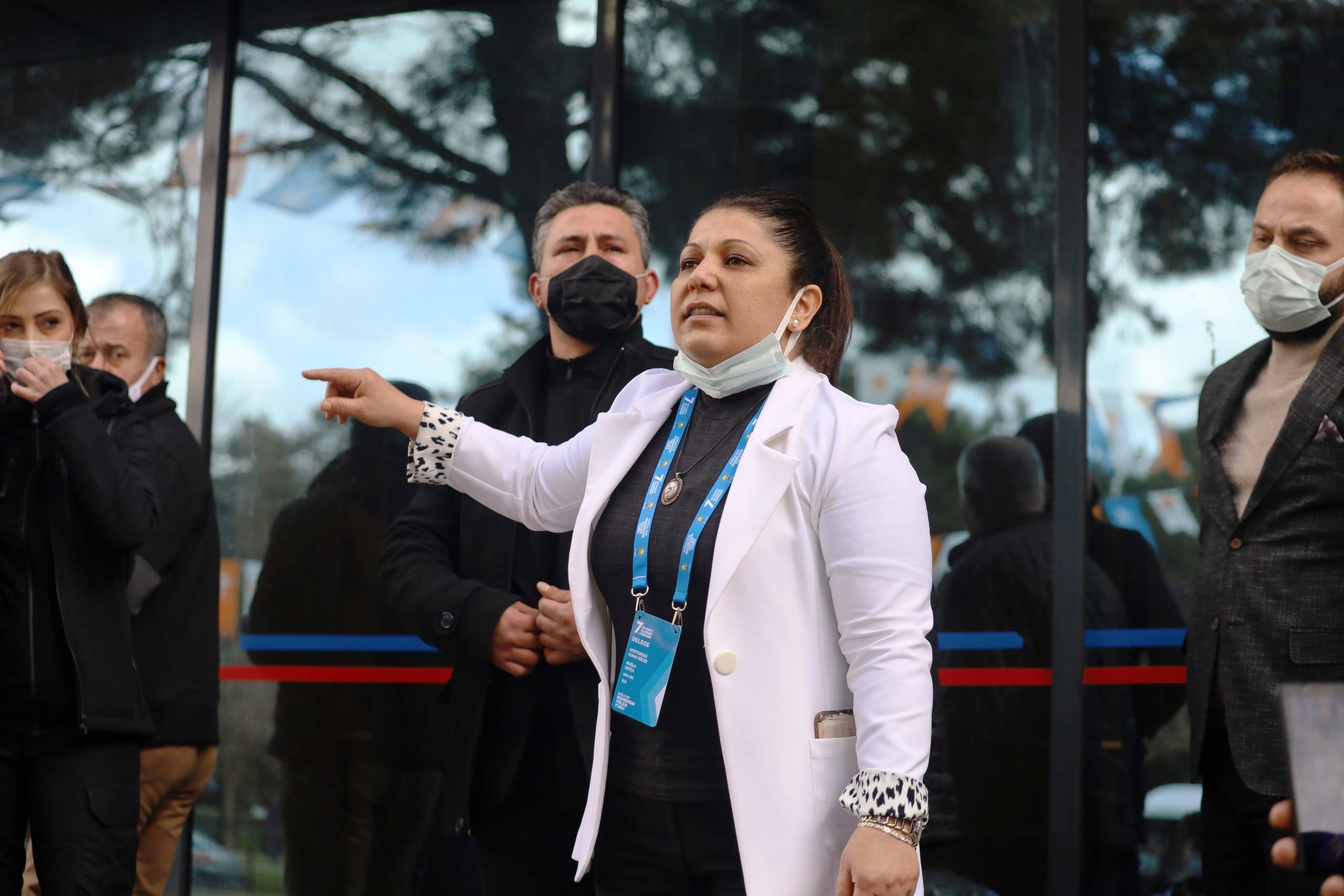 AK Parti kongresinde kriz! Adaylığı kabul edilmeyince salonun önünde sesi kısılana kadar bağırdı