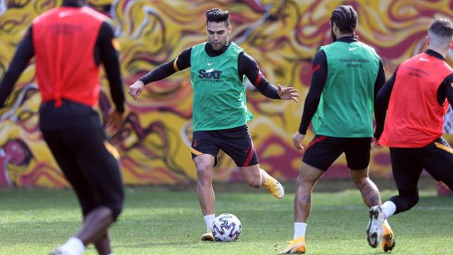 Galatasaray'da Falcao takımla çalıştı