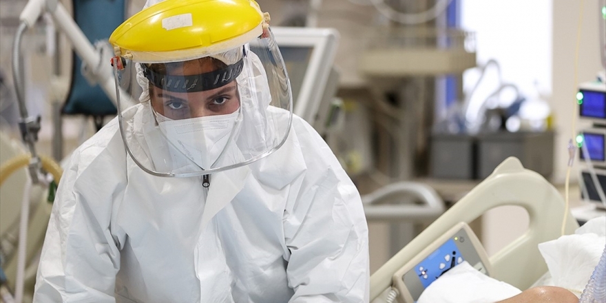 Türkiye'de Son 24 Saatte 8 Bin 102 Kişinin Kovid-19 Testi Pozitif Çıktı, 117 Kişi Hayatını Kaybetti