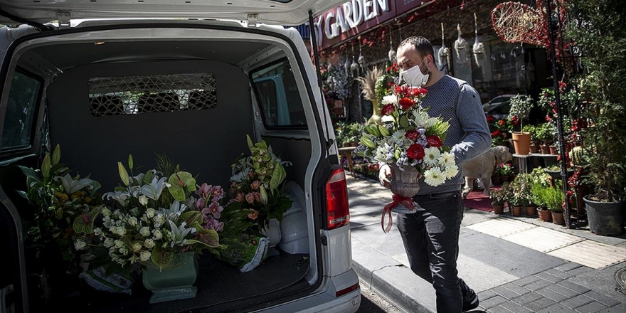 Çiçek Satan İş Yerlerine Sokağa Çıkma Kısıtlamasında '14 Şubat' Muafiyeti Getirildi