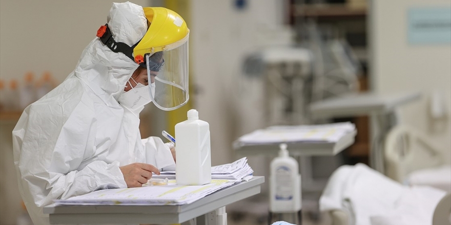 Türkiye'de Son 24 Saatte 7 Bin 909 Kişinin Kovid-19 Testi Pozitif Çıktı, 113 Kişi Hayatını Kaybetti