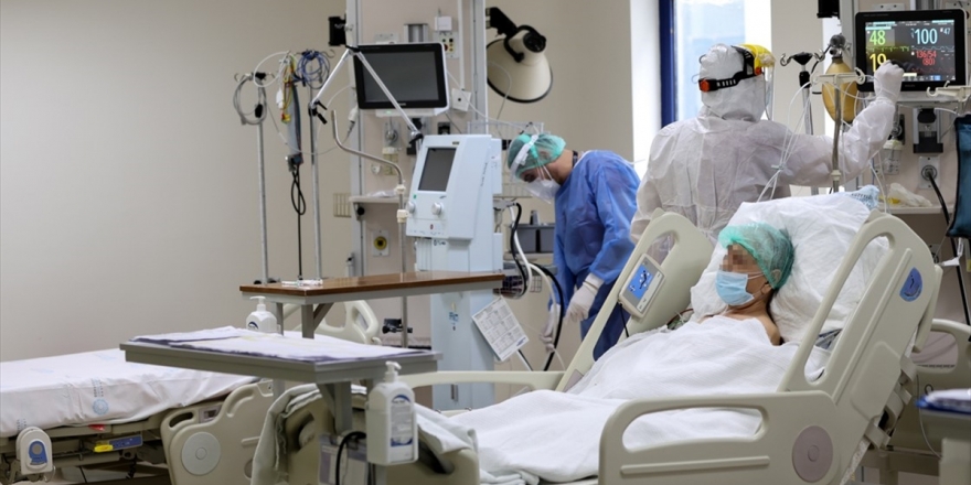 Türkiye'de 7 Bin 901 Kişinin Kovid-19 Testi Pozitif Çıktı, 110 Kişi Hayatını Kaybetti