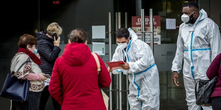 Dünya Genelinde Kovid-19'dan Ölenlerin Sayısı 2 Milyon 300 Bini Geçti