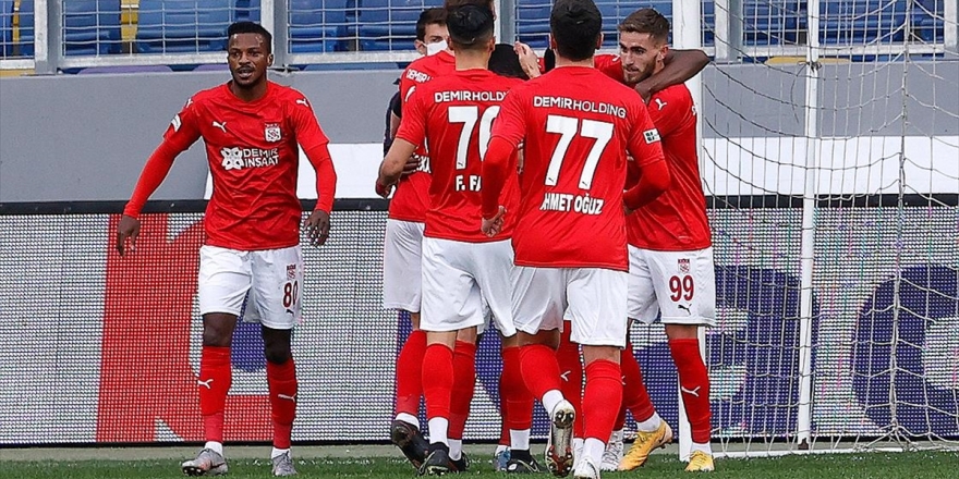 Demir Grup Sivasspor Deplasmanda Farklı Galip