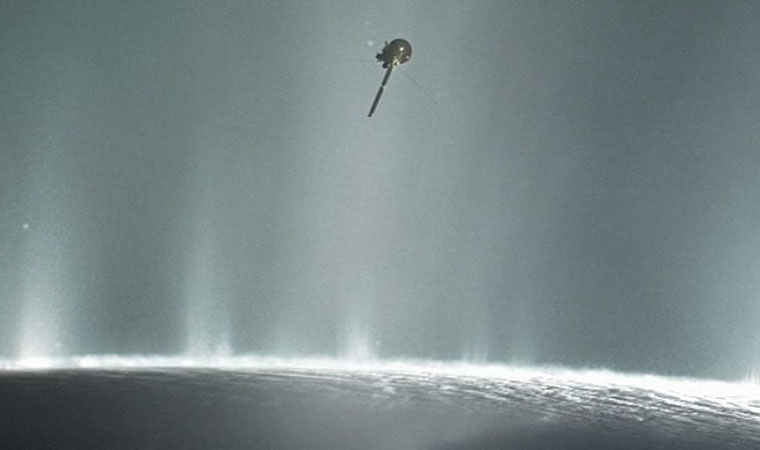 Satürn'ün uydusunda "gözsüz yaratıklar" mı yaşıyor?