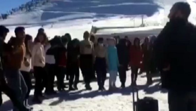 Kayak merkezinde tepki çeken halay