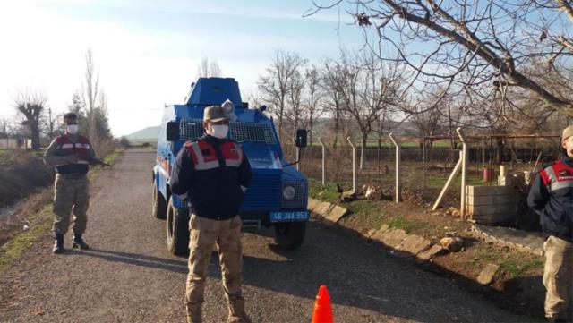 Türkiyede bir mahalle mutasyonlu virüs nedeniyle karantinaya alındı