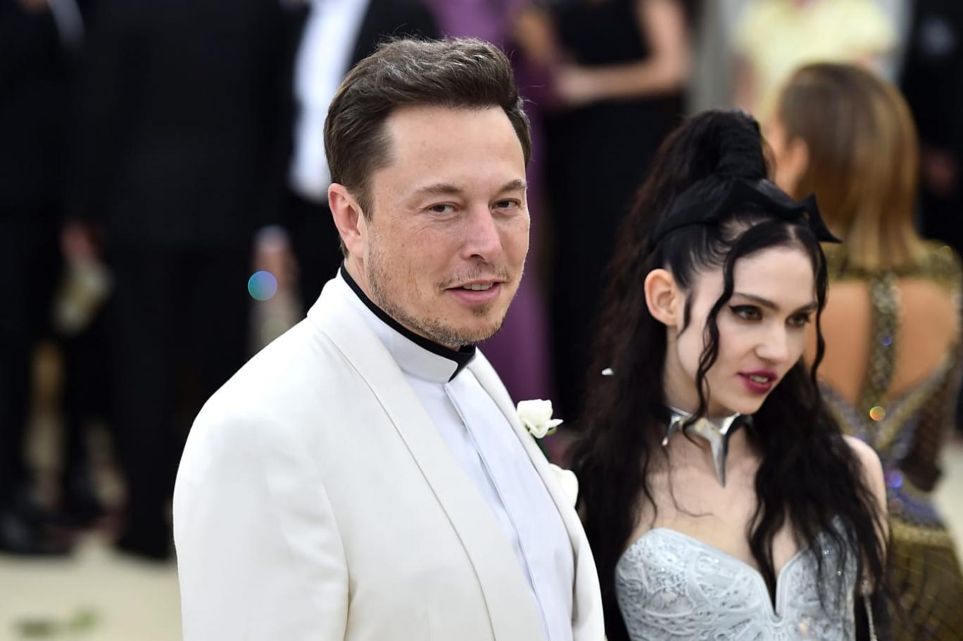 Elon Musk'ın sevgilisi Grimes, beynine çip taktırmayı planlıyor