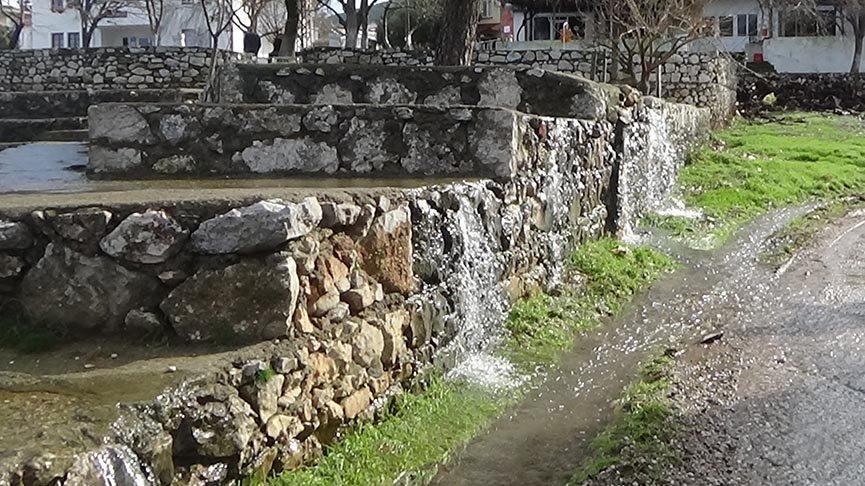 Bu köyün her yerinden su çıkıyor
