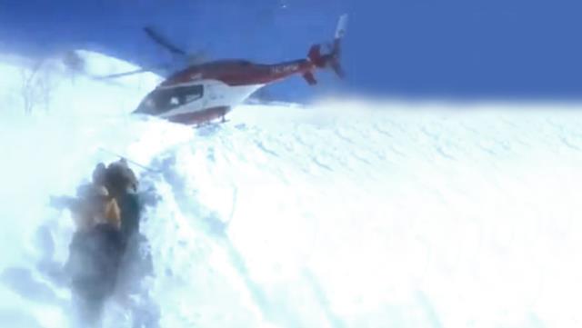 Kahraman pilot gönülleri fethetti! "Almadan gitmek yok" deyip helikopterle zorlu bölgeye indi