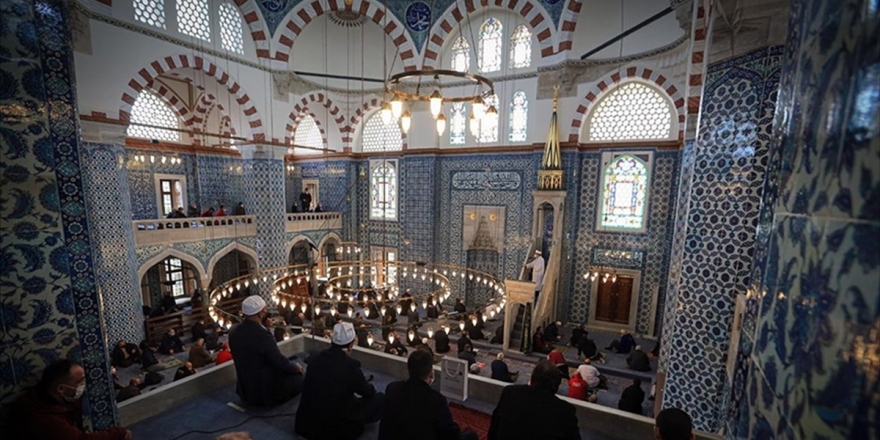 Camilerde 'Üç Aylar' Konulu Hutbe Okundu